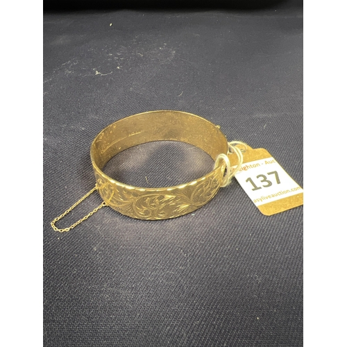 137 - ENGRAVED BANGLE 9CT GOLD WITH SAFTY CHAIN 36GM