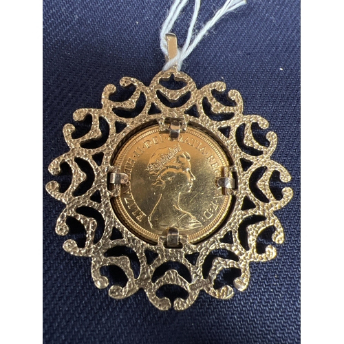 141 - GOLD SOVEREIGN SET IN 9CT GOLD SURROUND CTW 16GM