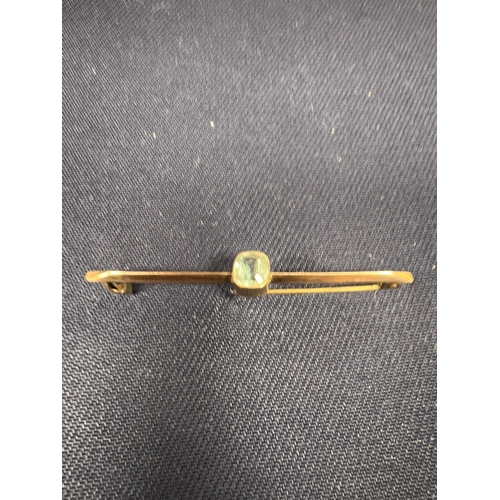 142 - 9CT GOLD & AQUAMARINE BAR BROACH