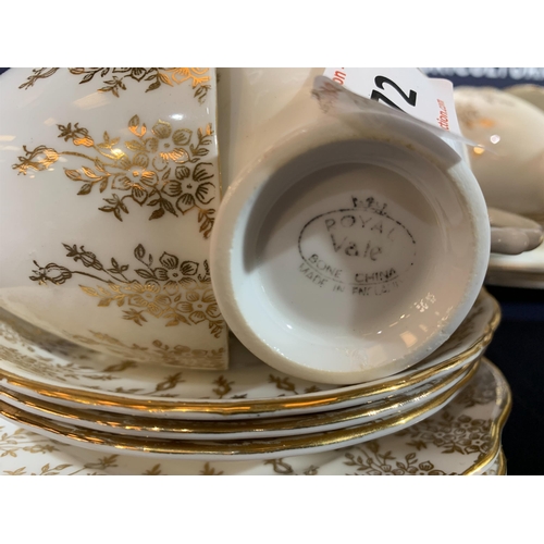 472 - TEA CUPS & SAUCERS