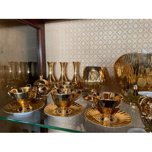 31 - ROYAL WINTON TEA SET ETC