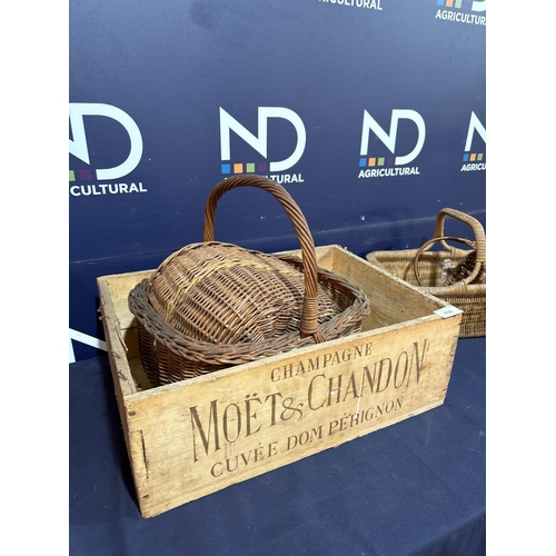 438 - MOET BOX & BASKETS