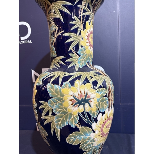 501 - LARGE PORCELAIN VASE