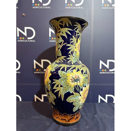 501 - LARGE PORCELAIN VASE