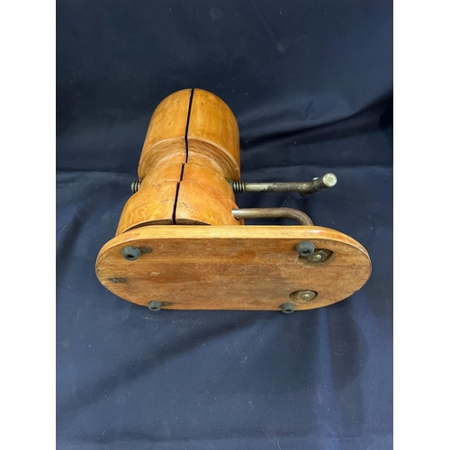 117 - ANTIQUE MILLINERS HAT STRETCHER