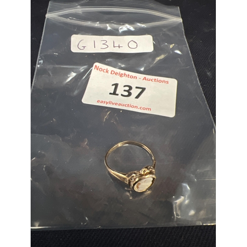 137 - GOLD RING