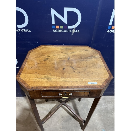 479 - SIDE TABLE