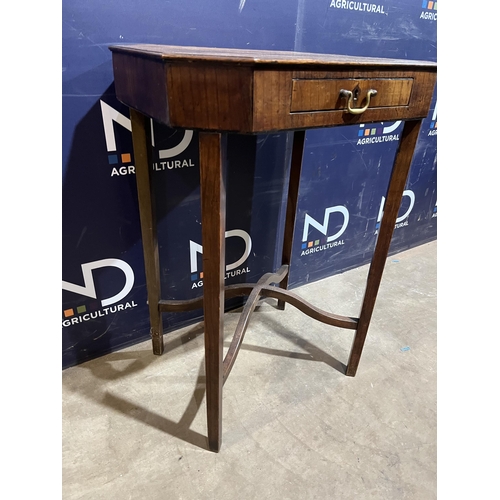 479 - SIDE TABLE