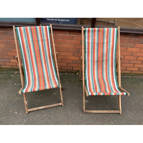 551 - DECK CHAIRS