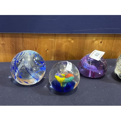 610 - PAPERWEIGHTS