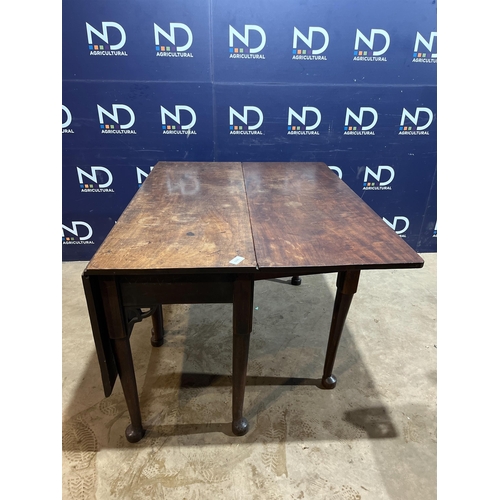 668 - OAK DROP LEAF TABLE