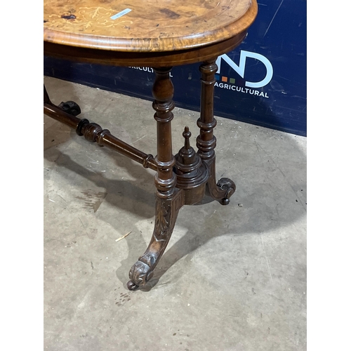 676 - WALNUT OCASIONAL TABLE