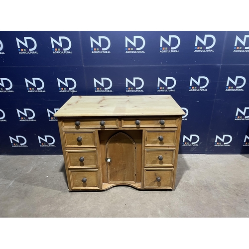 38 - VICTORIAN PINE KEYHOLE DESK