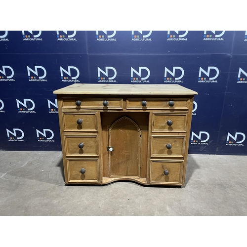 38 - VICTORIAN PINE KEYHOLE DESK