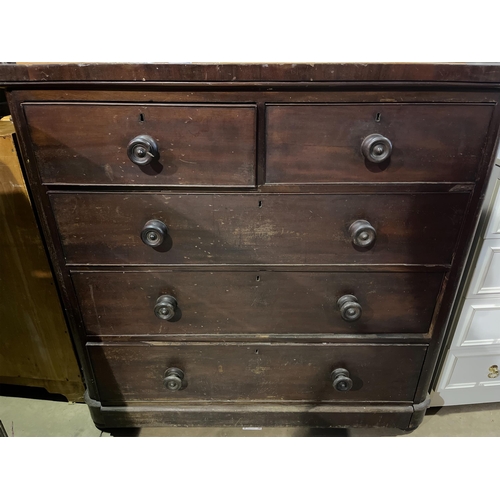 699 - OAK CHEST OF DRAWERS