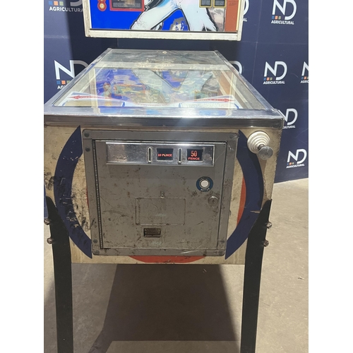 7 - NUGENT PINBALL MACHINE