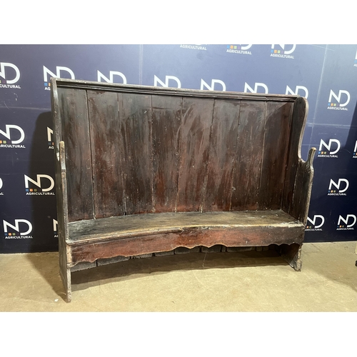 19 - 19TH CENTURY BARREL BACK SETTLE