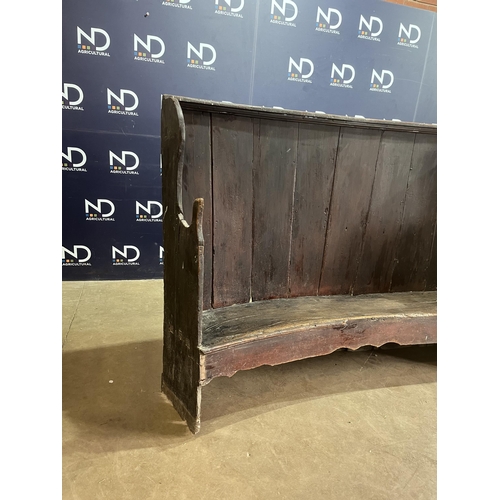 19 - 19TH CENTURY BARREL BACK SETTLE