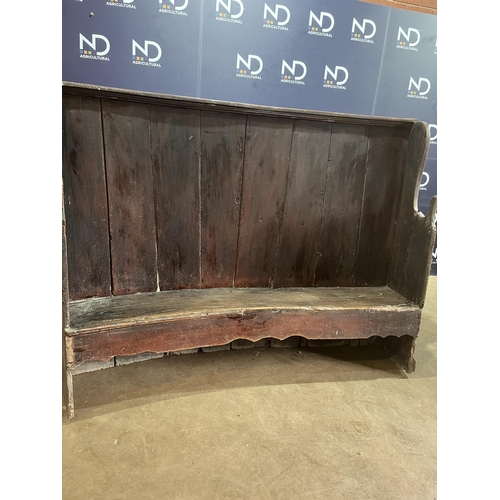 19 - 19TH CENTURY BARREL BACK SETTLE