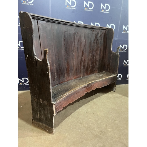 19 - 19TH CENTURY BARREL BACK SETTLE