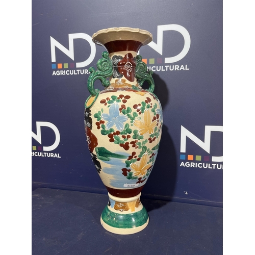 231 - LARGE ORIENTAL VASE