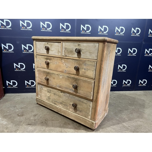 81 - VICTORIAN 5 DRAWER PINE CHEST