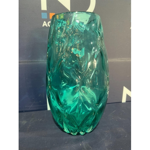 18 - STUDIO ART GLASS VASE