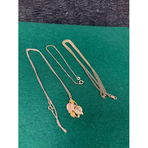 201 - APPROX 7G 9CT GOLD NECKLACES