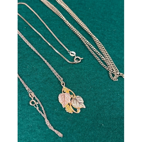 201 - APPROX 7G 9CT GOLD NECKLACES