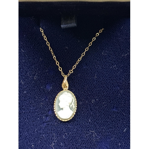 212 - 9CT GOLD NECKLACE