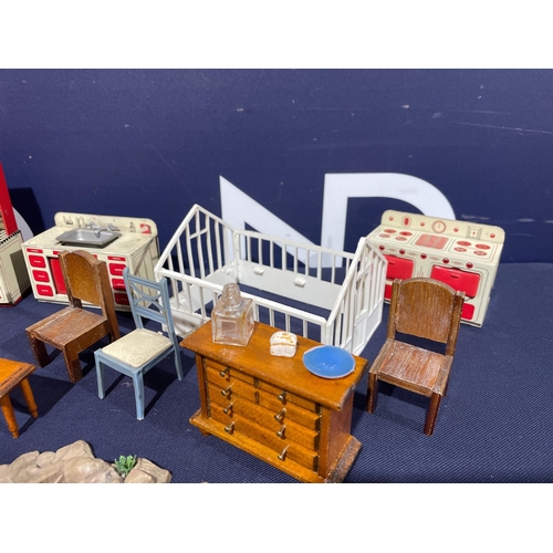 276 - DOLLS HOUSE FURNITURE