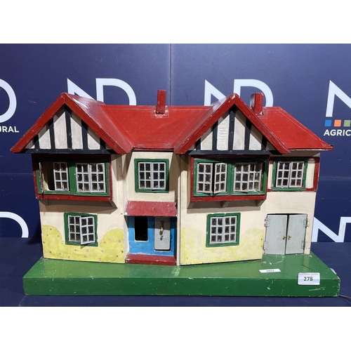 278 - DOLLS HOUSE