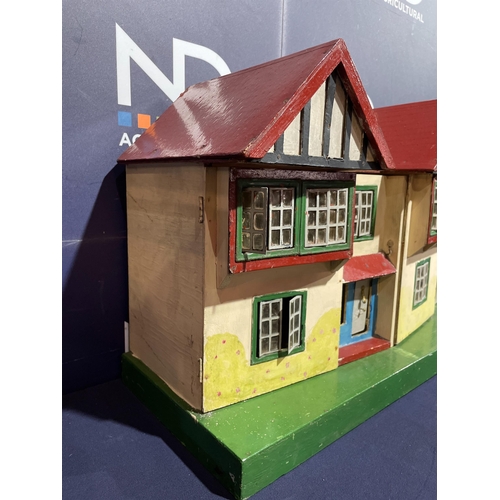 278 - DOLLS HOUSE