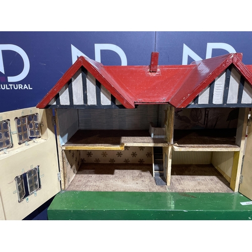 278 - DOLLS HOUSE