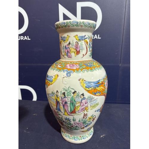 556 - ORIENTAL VASE