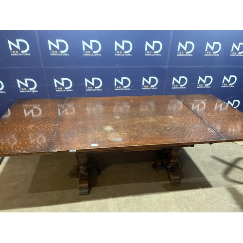 712 - LARGE TABLE