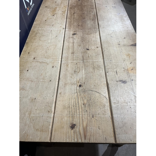 10 - PINE FARMHOUSE TABLE