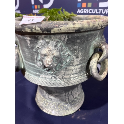 42 - GARDEN URN