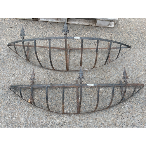 16 - WIREWORK PLANTERS