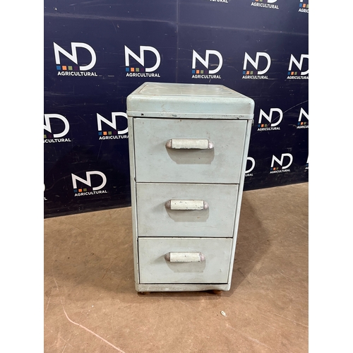 Lot 220       