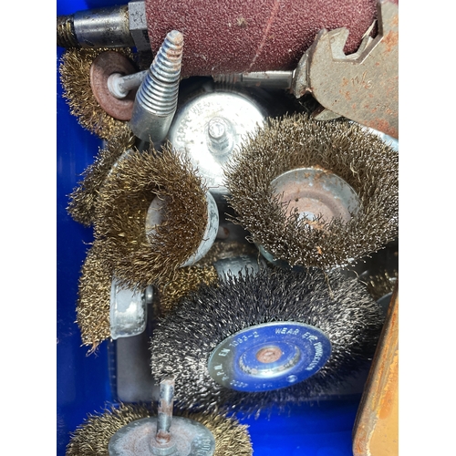 255 - WIRE BRUSHES