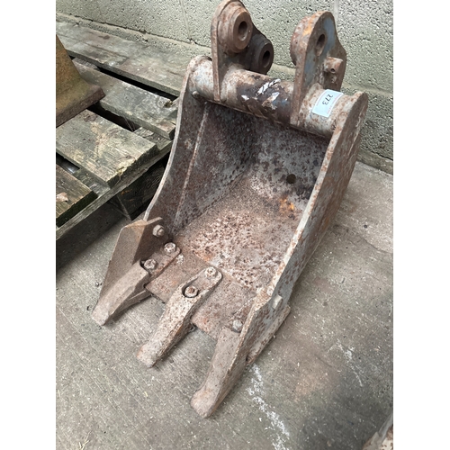 273 - DIGGER BUCKET