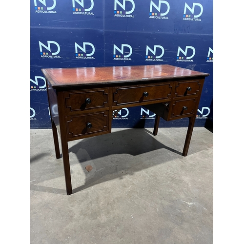280 - EDWARDIAN MAHOGANY KNEEHOLE DESK
