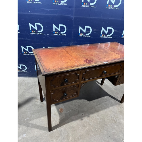 280 - EDWARDIAN MAHOGANY KNEEHOLE DESK