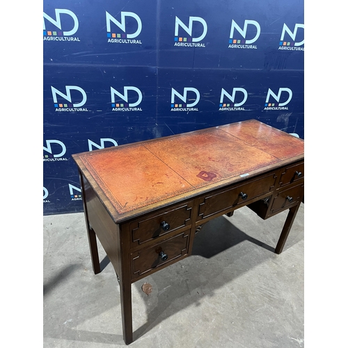 280 - EDWARDIAN MAHOGANY KNEEHOLE DESK