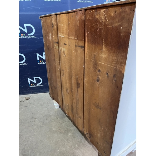 291 - VICTORIAN PINE CHEST OF DRAWERS