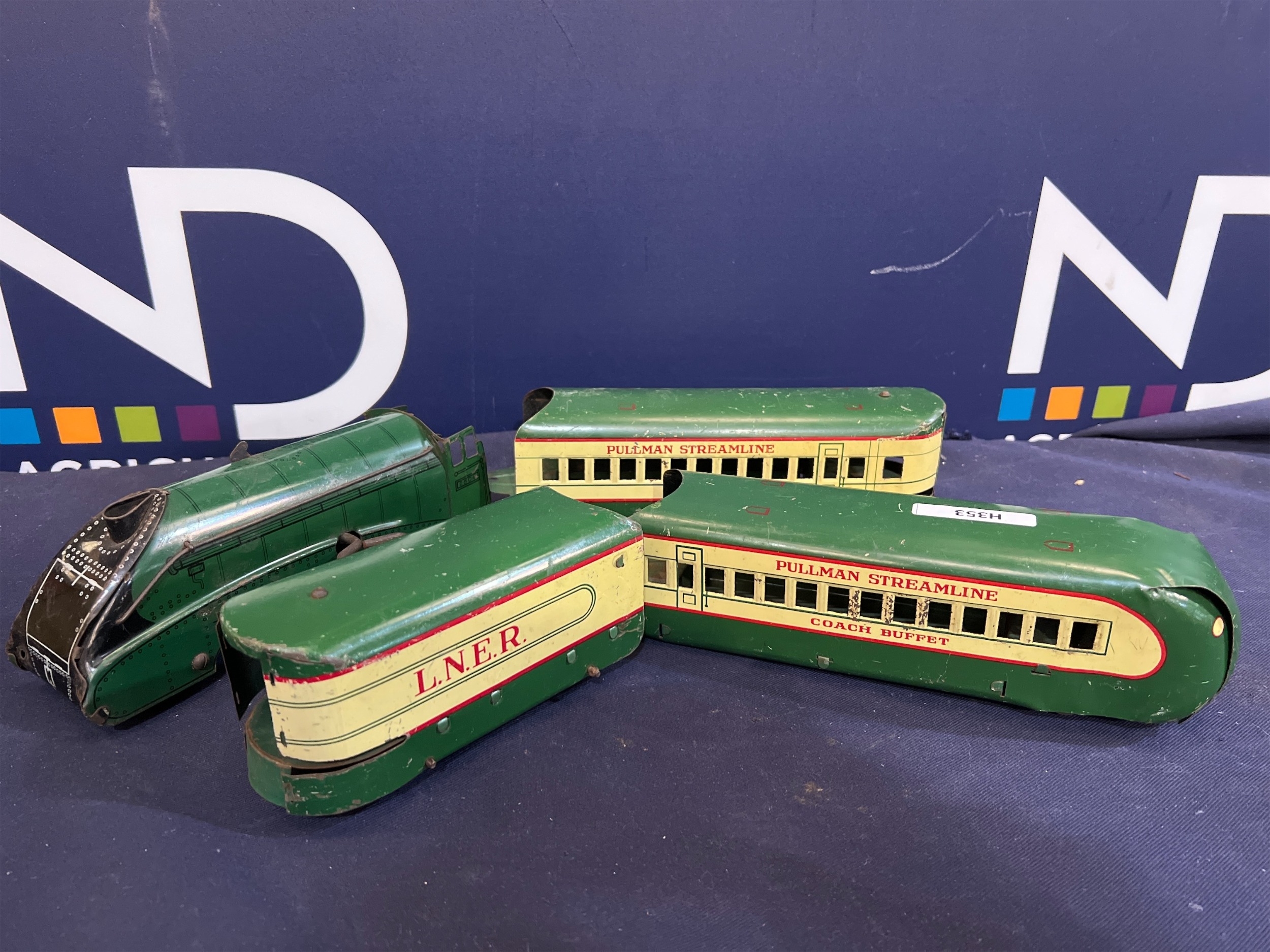 TIN PLATE PULLMAN STREAMLINE CLOCKWORK TRAIN