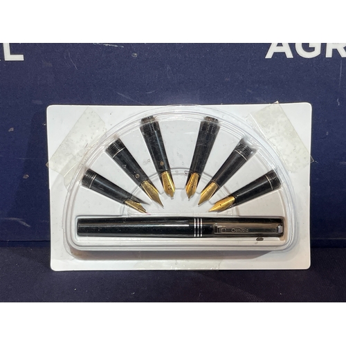 236 - FOUNTAIN PEN WITH GOLD NIBS