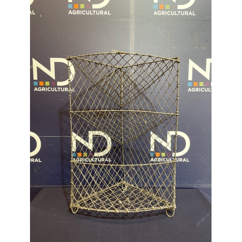 252 - METAL WIREWORK VEGETABLE RACK