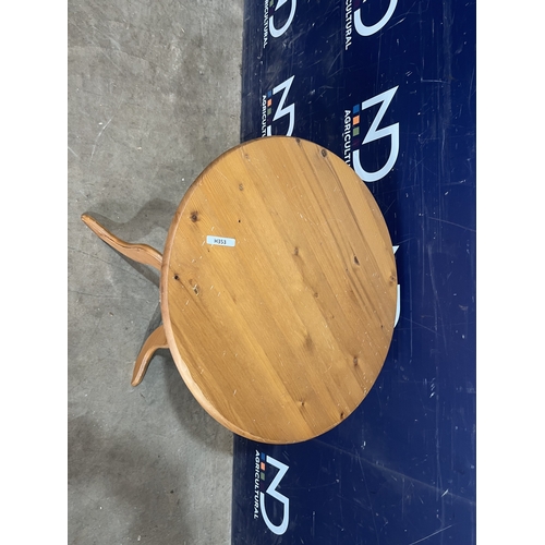 255 - PINE TABLE